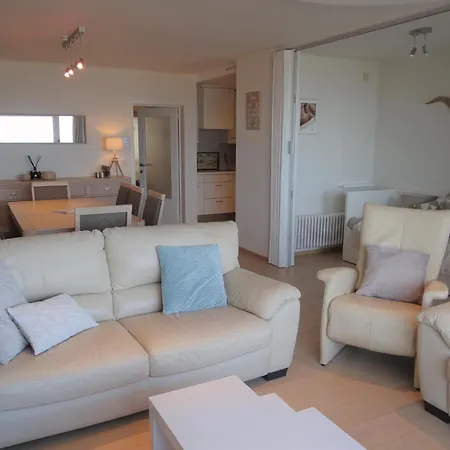 Lägenhet Coastal Comfort With Views, Cleaning Included