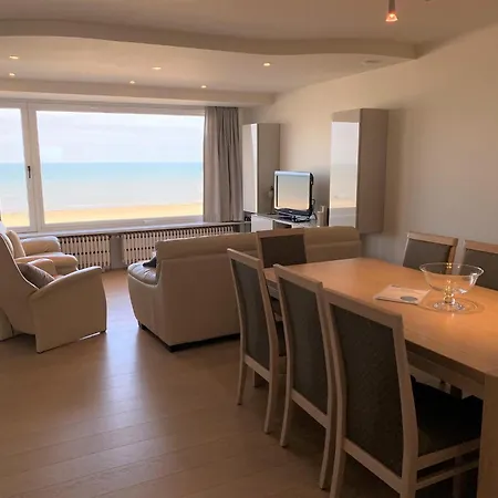Coastal Comfort With Views, Cleaning Included Апартаменты *