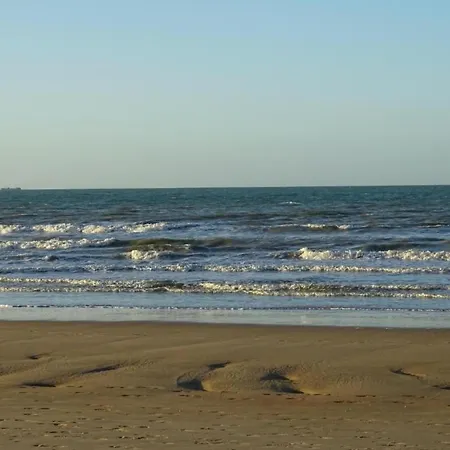 Coastal Comfort With Views, Cleaning Included Апартаменты *